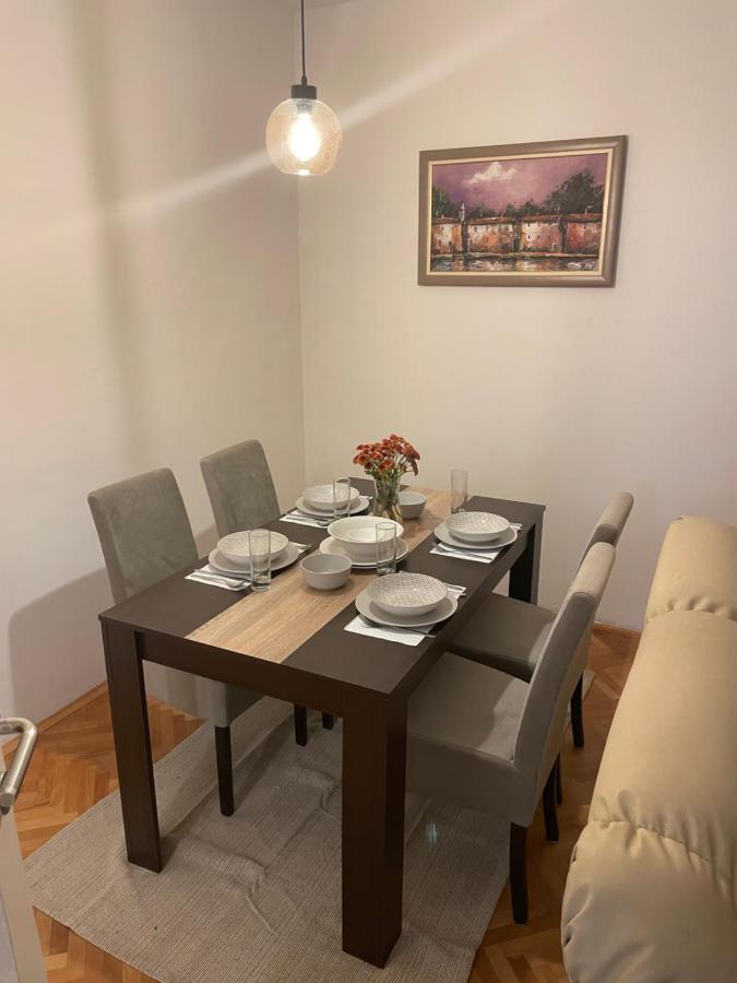 Dora Apartment *